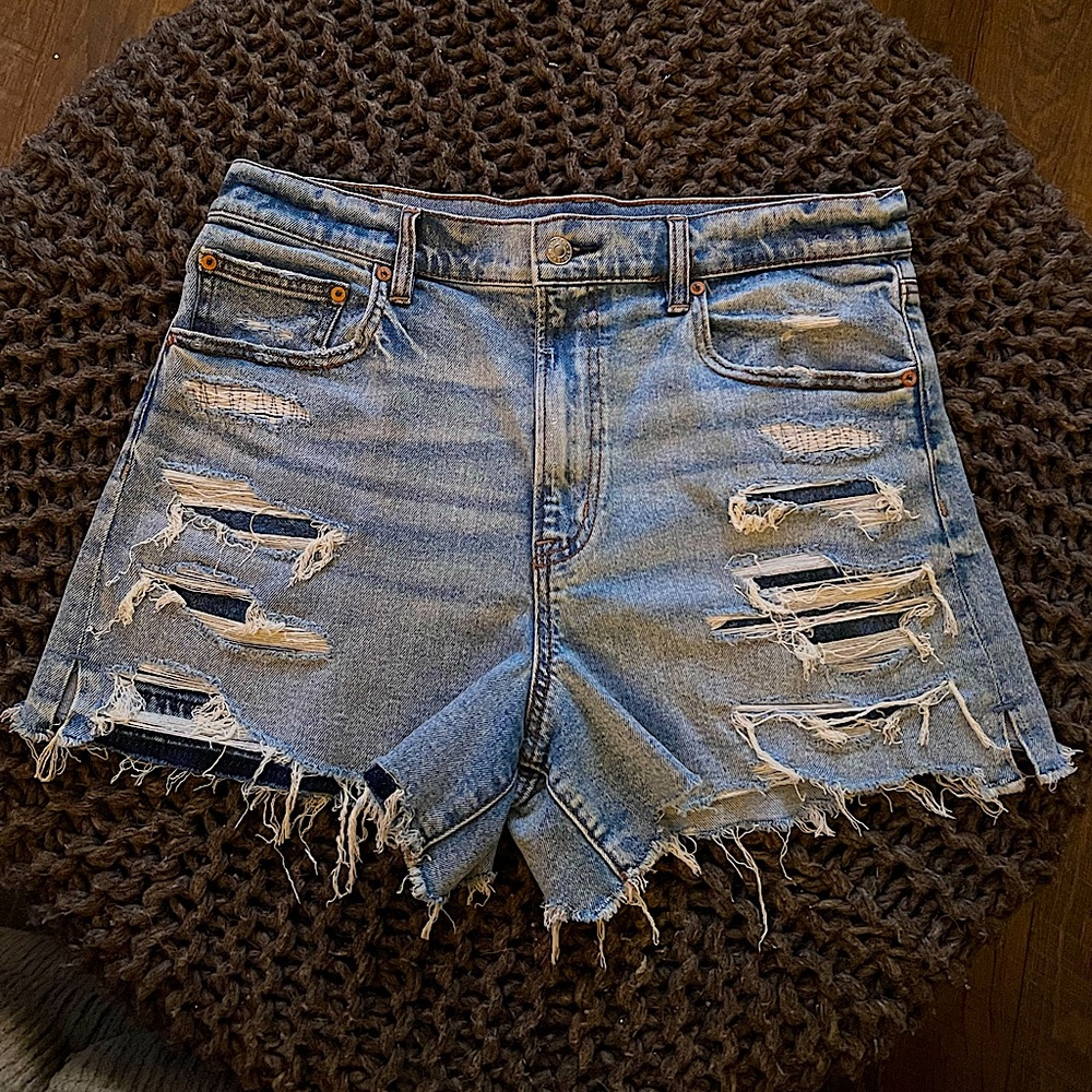 ♡ American Eagle • 90’s Boyfriend Short ♡
